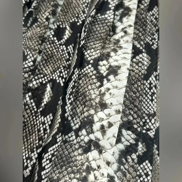 Jones New York | Snakeskin Print Skirt Full A-Line Pleated Skirt Size 8 Medium - Picture 3 of 5